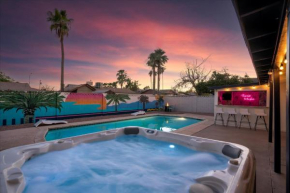 Girls Getaway Haven Outdoor Bar w Pool & Hot Tub